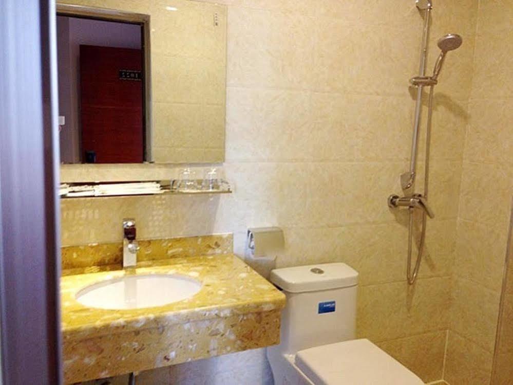 Longwang Business Hotel Liuzhou Экстерьер фото