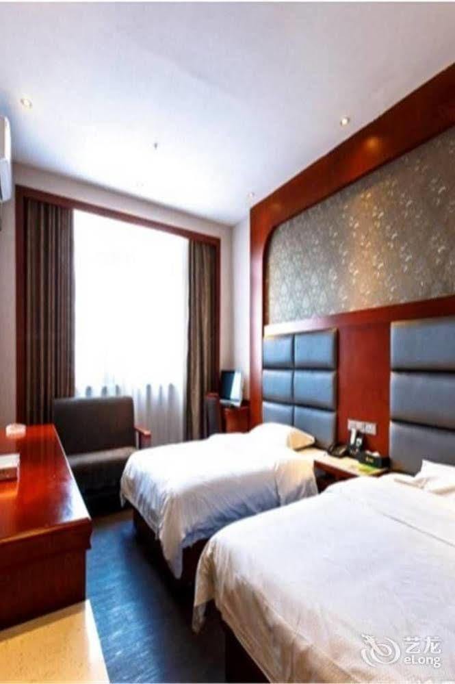 Longwang Business Hotel Liuzhou Экстерьер фото