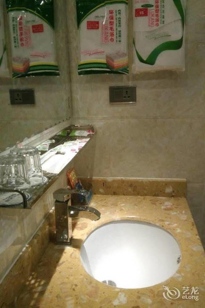 Longwang Business Hotel Liuzhou Экстерьер фото