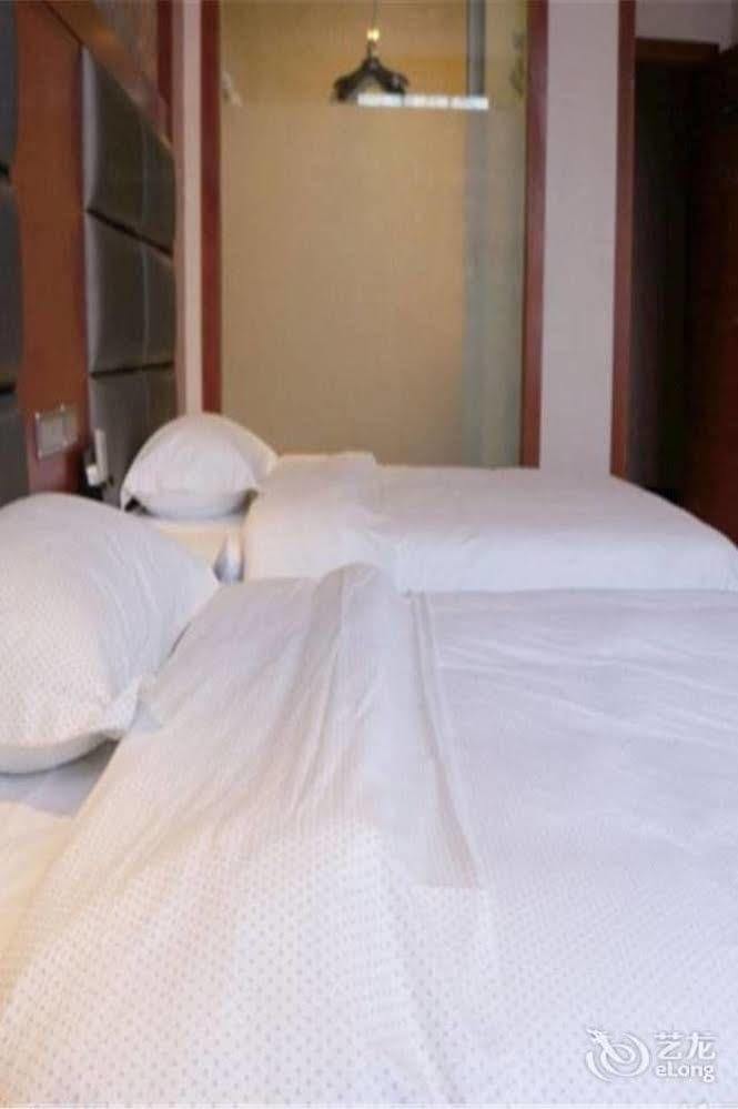 Longwang Business Hotel Liuzhou Экстерьер фото