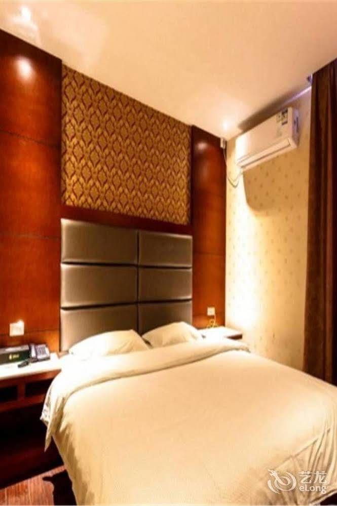 Longwang Business Hotel Liuzhou Экстерьер фото