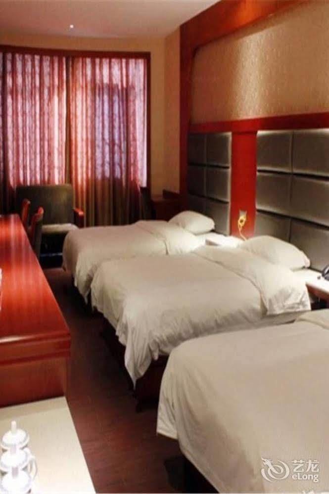 Longwang Business Hotel Liuzhou Экстерьер фото
